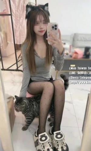 清秀的小奶妹  貓貓  158/44/B/21歲  櫻桃小嘴又粉嫩，讓你忍不住想想要一親芳澤看是什麼味道眼睛大大的  撲閃撲閃的很有火力人看到就很喜歡極品私密照一流，幾