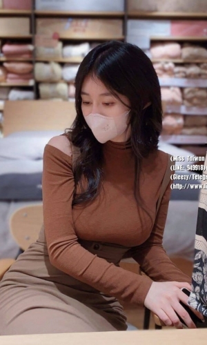 曼妮 165/E/48/26歲  氣質御姐 上班OL 【5000】  會騎會搖 翹臀很有彈性  挺立的雙乳 手感超好 床下氣質優雅  床上淫蕩敢玩  配合度極高  觀音坐蓮 老漢推車 69