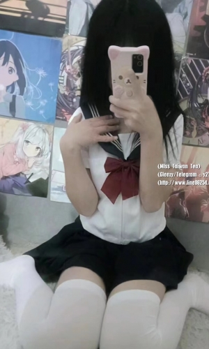 月兒  157.44.B.18歲 臉超小的  第一次見她臉小小的  可可愛愛 跟她一說話瞬間沒底氣   聲音也太好聽了趴 乃萌乃萌的   很熱情很主動  這樣的女生誰不愛呢