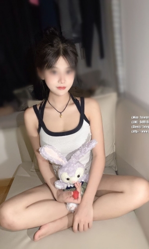 九兒 162.47.C+.22歲 #高雄   外貌好看 笑容甜美 身材好 有女友FU 嬌小甜美的大學生  皮膚白皙小小一隻超可愛  聲音超級溫柔的 健談親切，相處起來無壓力