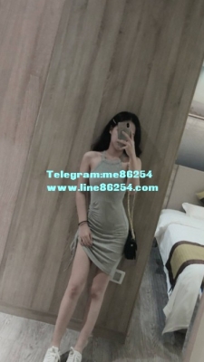 笑笑 164.C.46.23y 婚紗攝影名店 專屬美體小模 氣質辣妹，皮膚白 服務主動很能聊 講話