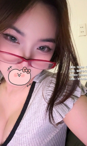 MM的名字：芝芝  💓美胸美容師  MM的條件：164，50，F杯，24歲  皮膚白皙水嫩 爆乳姐姐非常有彈性 平時都有堅持在運動 胸部堅挺不下垂 又Q彈軟滑很好抓   性慾很