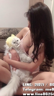 蘭溪，一個性感魅惑的女子，她有著一對豐滿飽滿的胸部...