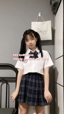 【南部小隻馬】高中畢業❤️ 小童 153  B 44 18歲 #喜歡畫畫的學生妹 缺錢兼職 平時很