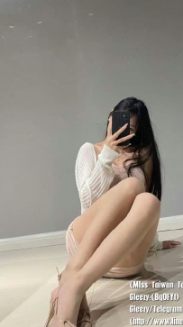 咪咪 170cm.小D.46.23y  #絲襪    #約她送絲襪 氣質高雅的長腿正妹，讓男人垂涎的姣好