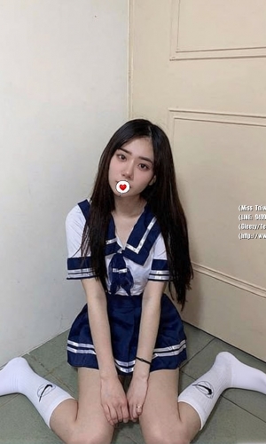 小雲 160.C.45.22歲 #台中  在校學生妹 小支馬很好調教好超控  邊舔邊玩，妹妹穴穴乳頭超級粉嫩又敏感   叫聲會讓哥哥更加想要繼續疼愛妹妹