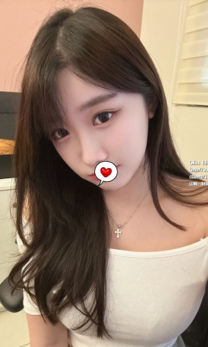 凱恩 163cm.46kg.C+奶.19歲 清純漂亮  可69舔鮑  顏值高女友FU十足   乳頭深粉色 充滿謎樣的吸引力 缺錢短期兼職  無刺青 無煙味