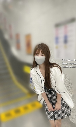 妹妹名字：小竹   身材密碼：159cmC奶20歲   兼職地區：雙北     正妹價位：8000  小C奶很粉~可摸可舔乖巧蘿莉 小隻馬,可愛清純正妹    在校大學生 第一次下海兼