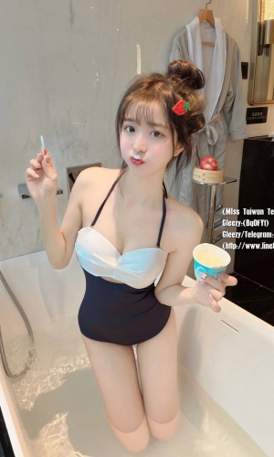 🥰梓寧 163.45.C.23歲    🥰可樂甜美氣質 給予一身 沒有刺青的潔白肌膚，笑起來酒窩微漲，甜美到讓人想立刻把她鎖進懷裡保護
